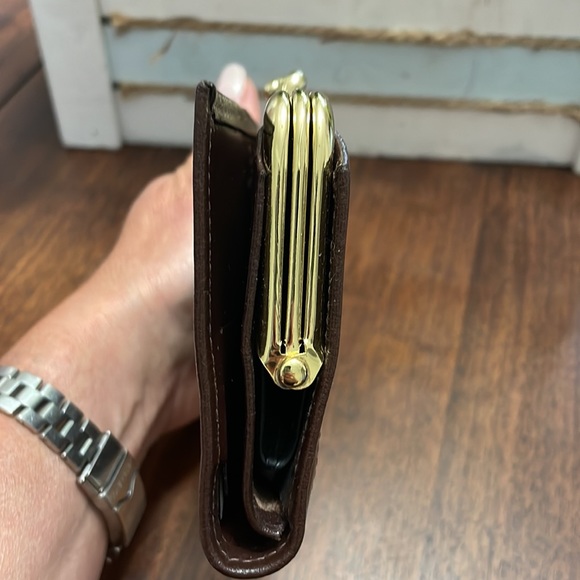 Buxton Vintage Wallet - Picture 3 of 11